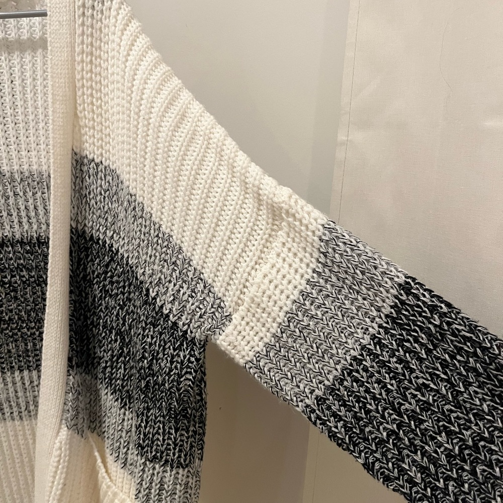 Cardigan - Picture 5 of 5